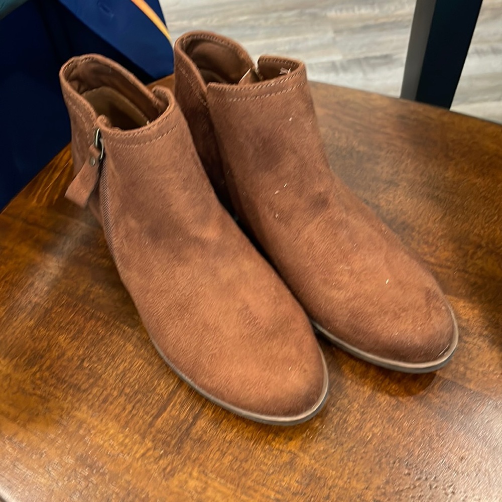 Arizona Jean Company Brown Ankle Boots